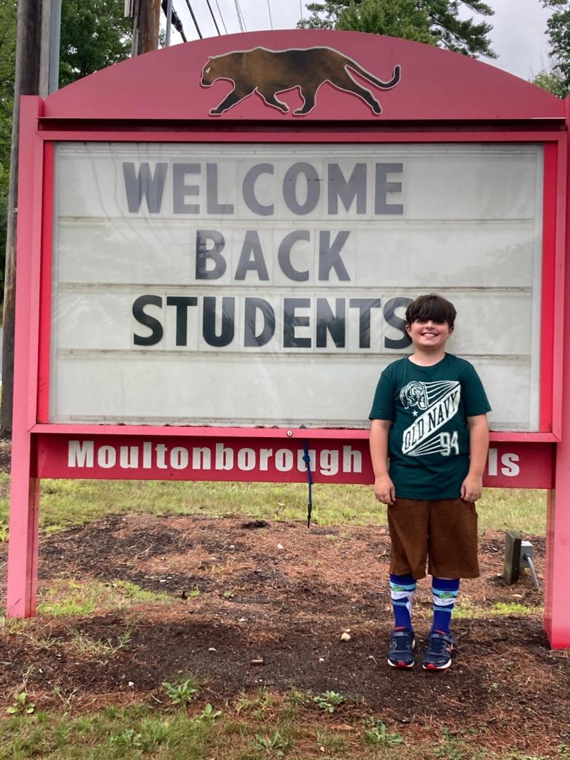 sign welcome back with student
